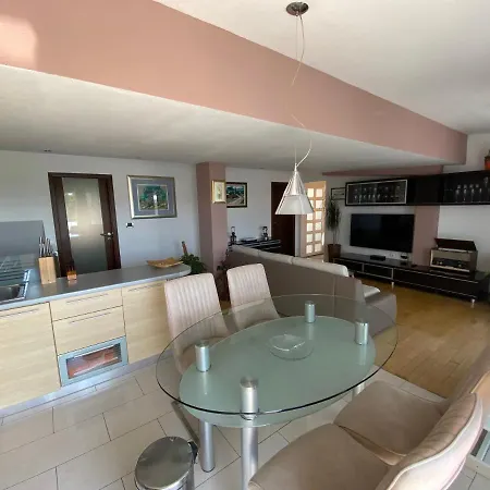 Sirius Apartment *